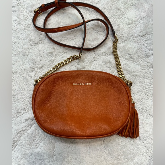 Michael Kors Messenger Ginny Leather Crossbody Bag with Dust Bag - Picture 5 of 16